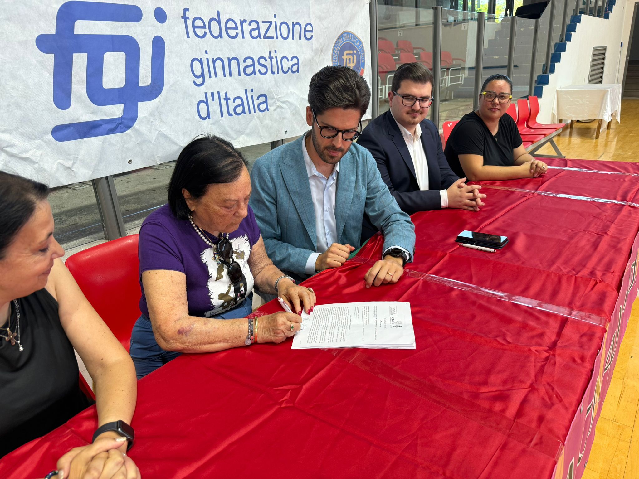 Immagine raffigurante notizia - Firmata la gestione del PalaTricalle fra Comune e ASD Armonia d’Abruzzo.  